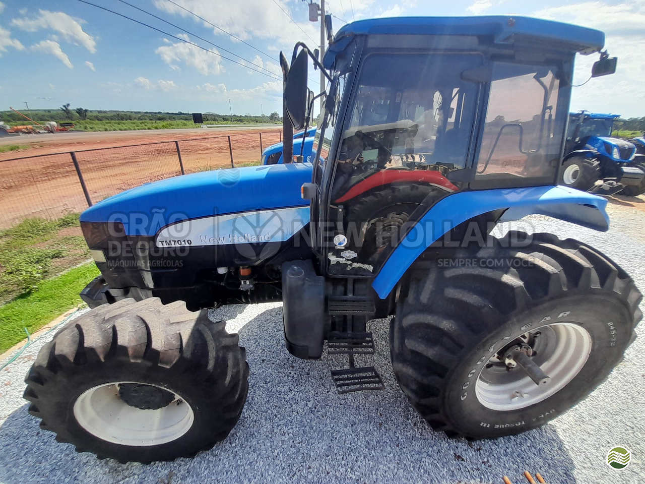 TRATOR NEW HOLLAND NEW TM 7010 Tração 4x4 Grão de Ouro - New Holland GURUPI TOCANTINS TO
